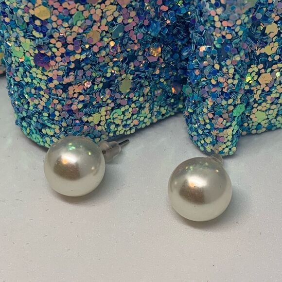 White Pearl Earrings - Picture 2 of 4